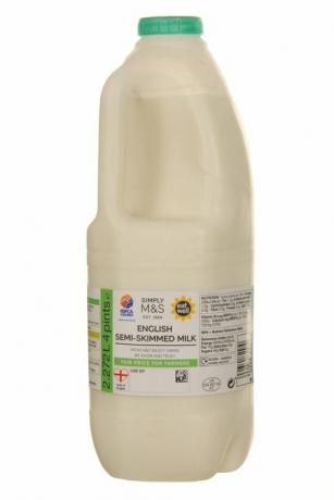 Marks & Spencer on ensimmäinen jälleenmyyjä, joka myy RSPCA Assured -maitoa