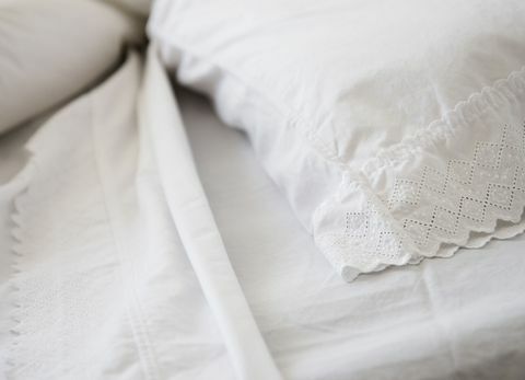 8 yksinkertaista temppua, jotka auttavat nukkumaan kuumuudessa